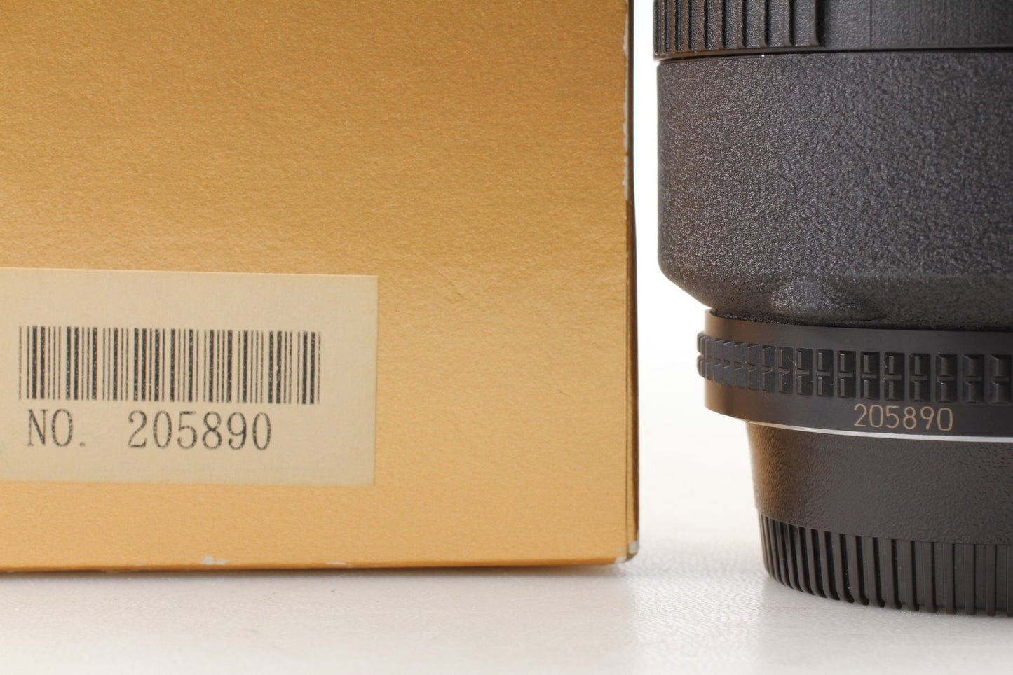 *Almost Unused Box / Hood* Nikon AF Nikkor 28mm F1.4D Wide Angle Lens From JAPAN