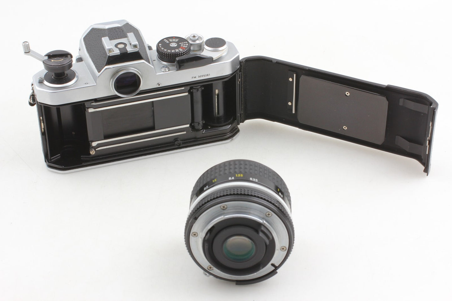 *Near MINT+++* Nikon FM Silver SLR 35mm Film Camera Ai 28mm F3.5 Lens From JAPAN