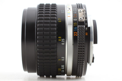 SIC S/N 826xxx *Top MINT w/Hood* Nikon Ai-s 28mm f2.8 Wide Angle Lens From JAPAN