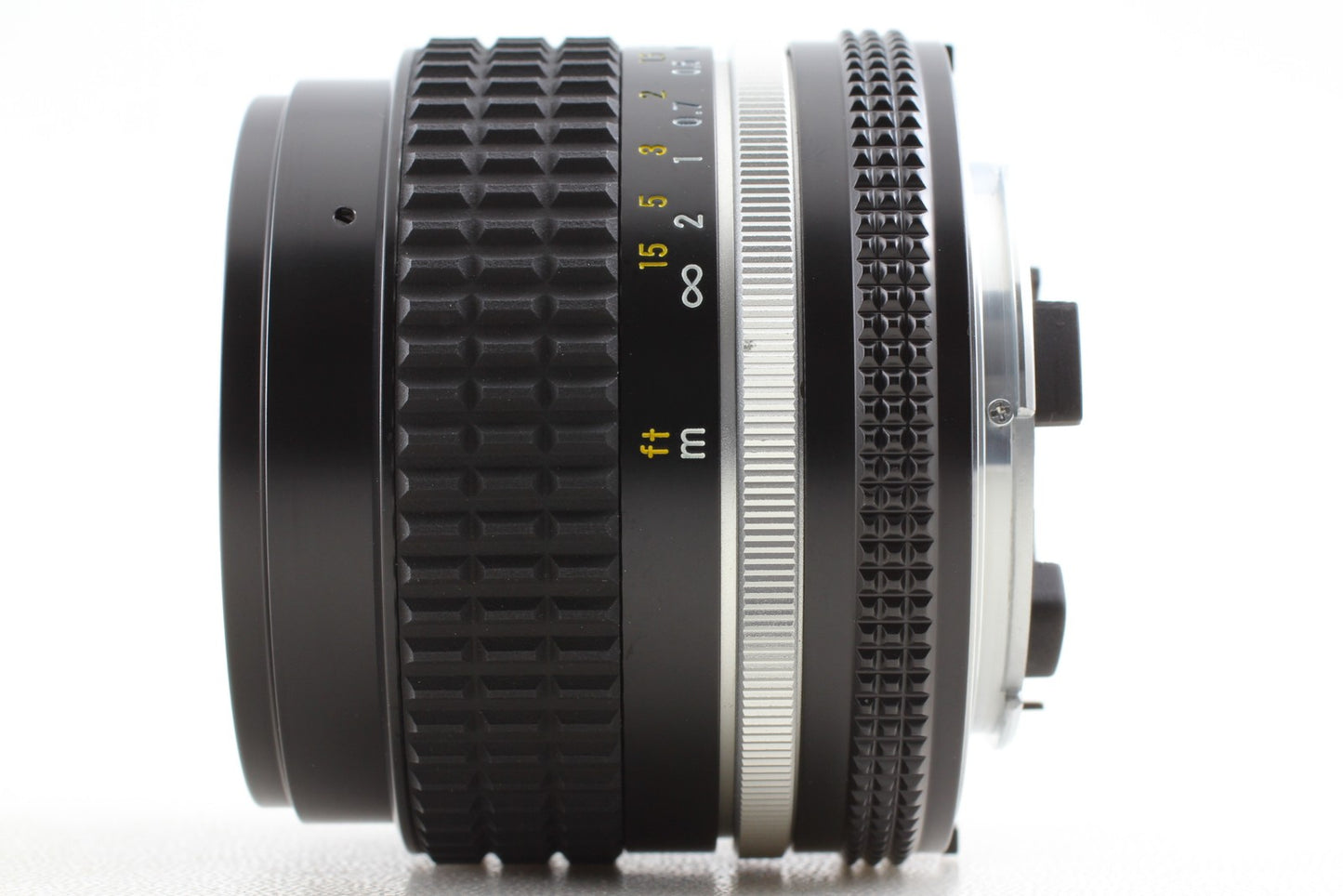 SIC S/N 826xxx *Top MINT w/Hood* Nikon Ai-s 28mm f2.8 Wide Angle Lens From JAPAN