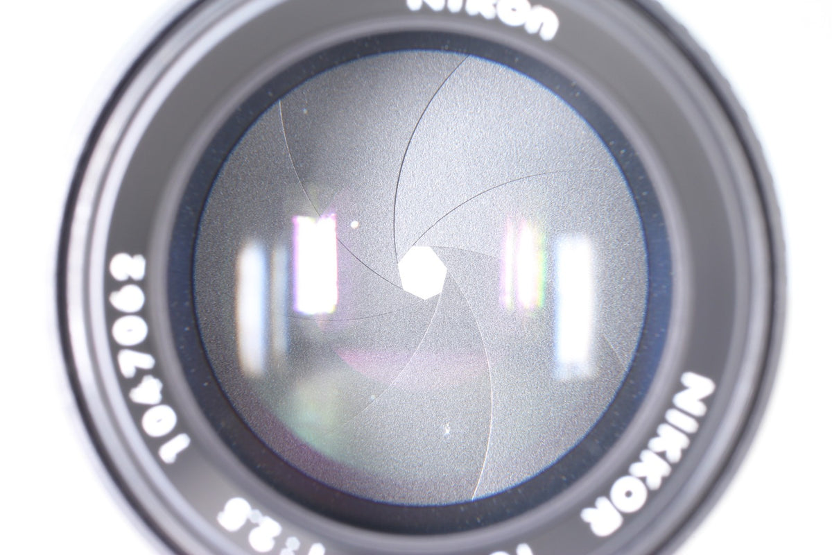 SIC S/N 1047xxx *MINT w/ Case* Nikon Ai-s Ais Nikkor 105mm f/2.5 Lens From JAPAN