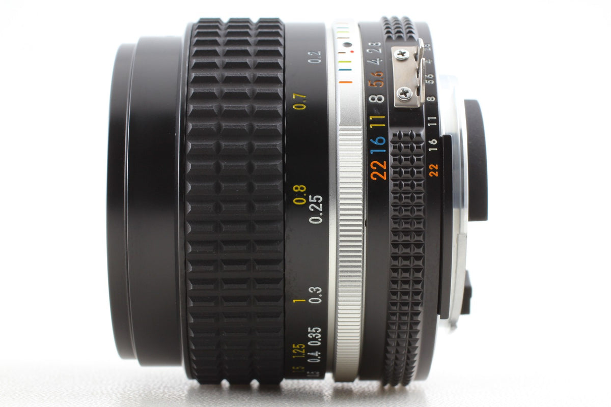 SIC S/N 826xxx *Top MINT w/Hood* Nikon Ai-s 28mm f2.8 Wide Angle Lens From JAPAN
